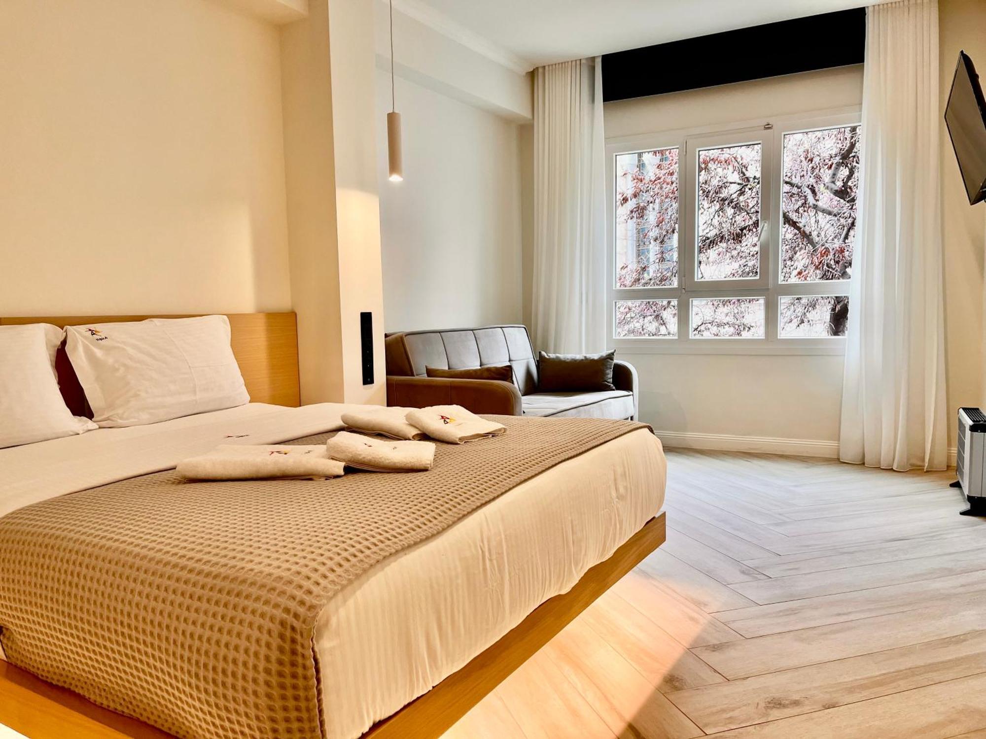Aparthotel Triple A - Stylish Seven On The Pedestrian - Free Parking! Atenas Exterior foto