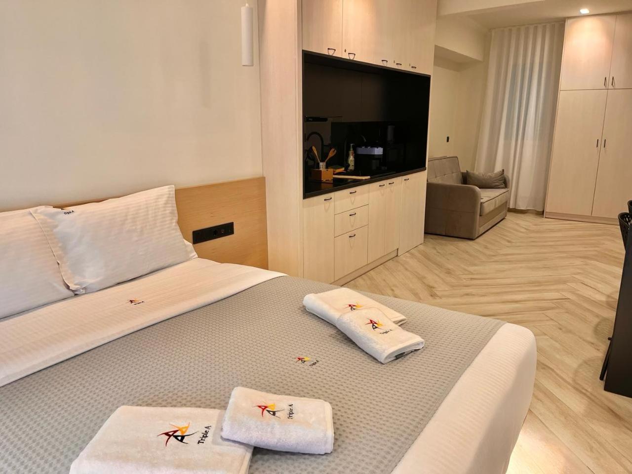 Aparthotel Triple A - Stylish Seven On The Pedestrian - Free Parking! Atenas Exterior foto