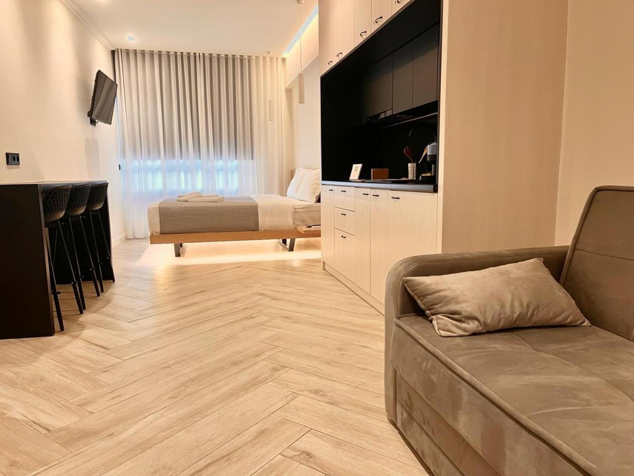 Aparthotel Triple A - Stylish Seven On The Pedestrian - Free Parking! Atenas Exterior foto