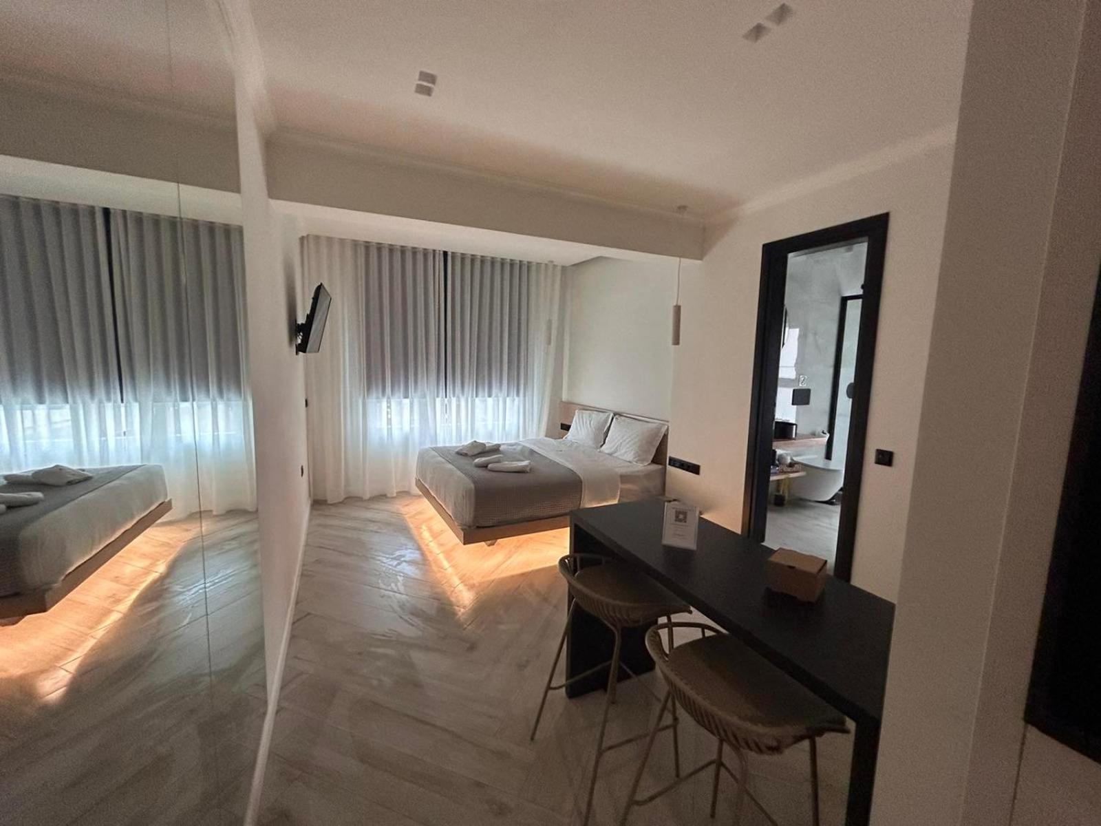 Aparthotel Triple A - Stylish Seven On The Pedestrian - Free Parking! Atenas Exterior foto
