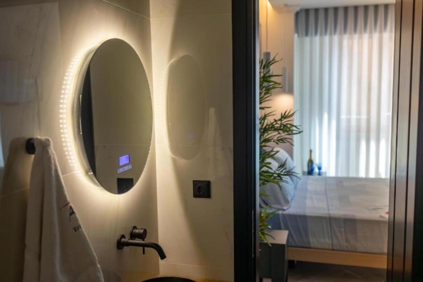 Aparthotel Triple A - Stylish Seven On The Pedestrian - Free Parking! Atenas Exterior foto